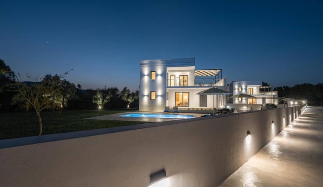 Zenith White Elegant Villas 2: Space and Luxury for Your Vacation