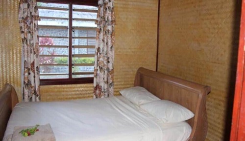 Basic Cottage, Beach View